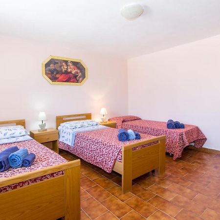 Appartamenti In Villa Con Ampio Giardino Esterno Posada  Εξωτερικό φωτογραφία