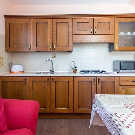 Appartamenti In Villa Con Ampio Giardino Esterno Posada  Εξωτερικό φωτογραφία