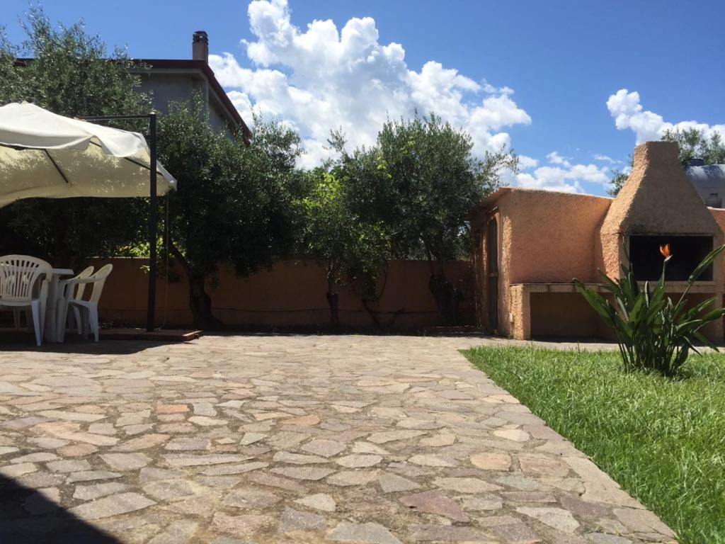 Appartamenti In Villa Con Ampio Giardino Esterno Posada  Εξωτερικό φωτογραφία