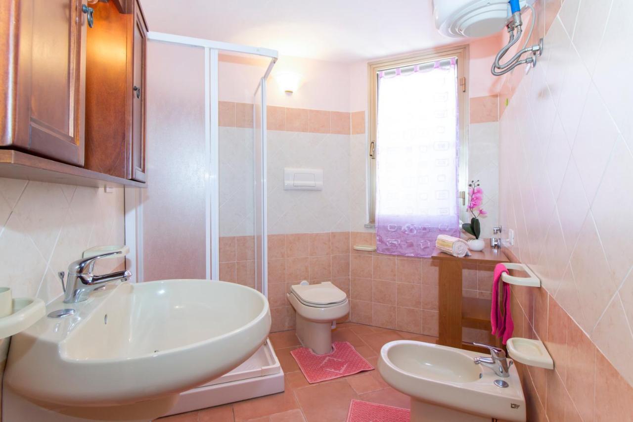 Appartamenti In Villa Con Ampio Giardino Esterno Posada  Εξωτερικό φωτογραφία