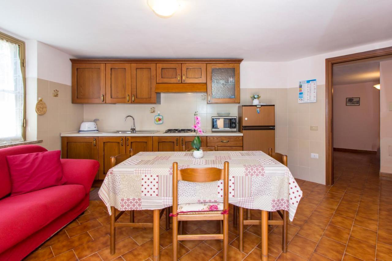 Appartamenti In Villa Con Ampio Giardino Esterno Posada  Εξωτερικό φωτογραφία
