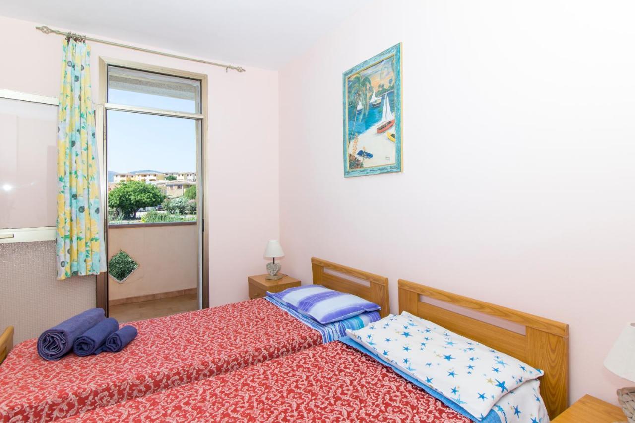 Appartamenti In Villa Con Ampio Giardino Esterno Posada  Εξωτερικό φωτογραφία