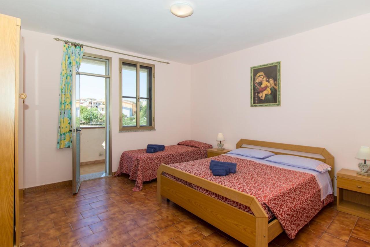 Appartamenti In Villa Con Ampio Giardino Esterno Posada  Εξωτερικό φωτογραφία