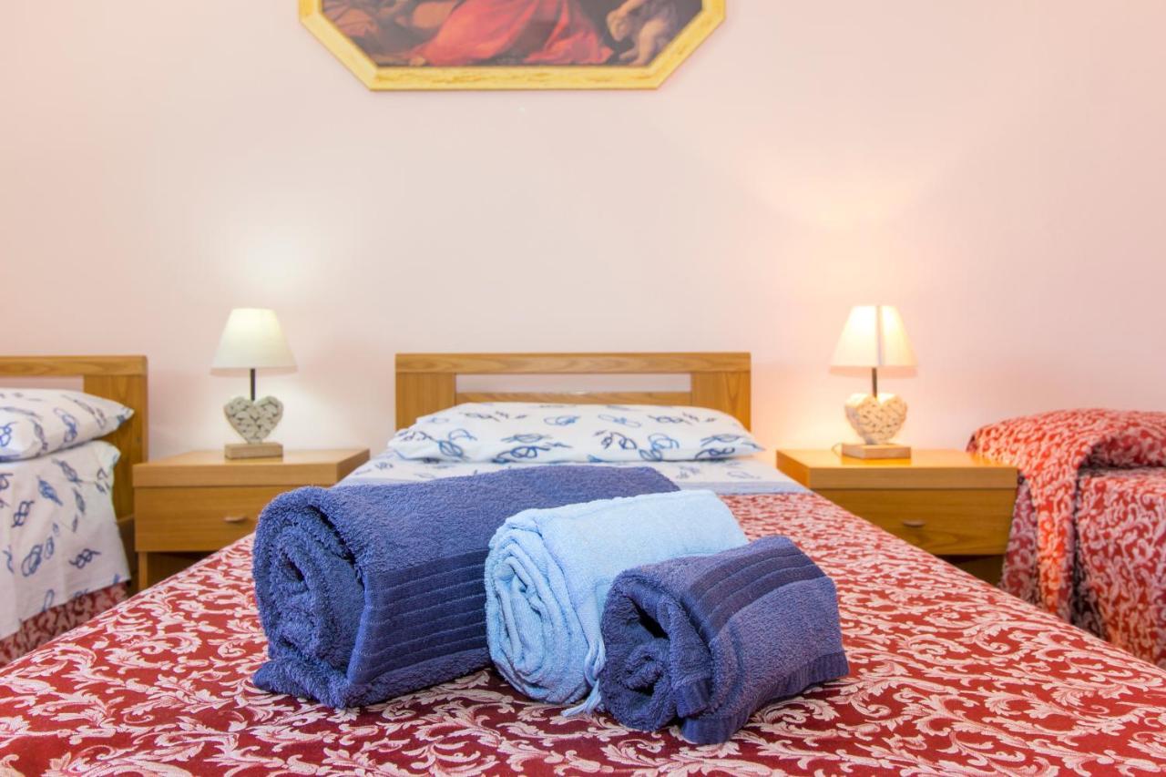 Appartamenti In Villa Con Ampio Giardino Esterno Posada  Εξωτερικό φωτογραφία