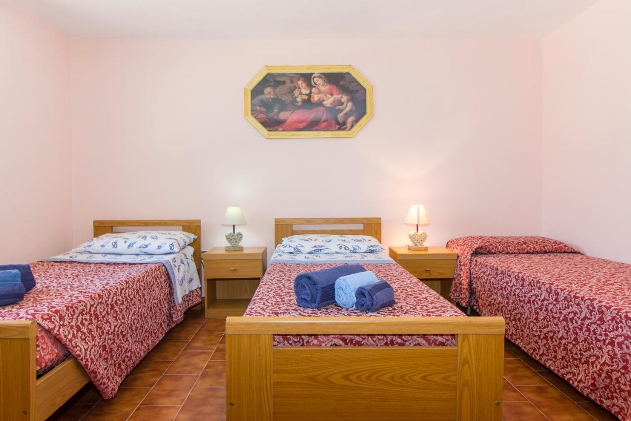 Appartamenti In Villa Con Ampio Giardino Esterno Posada  Εξωτερικό φωτογραφία