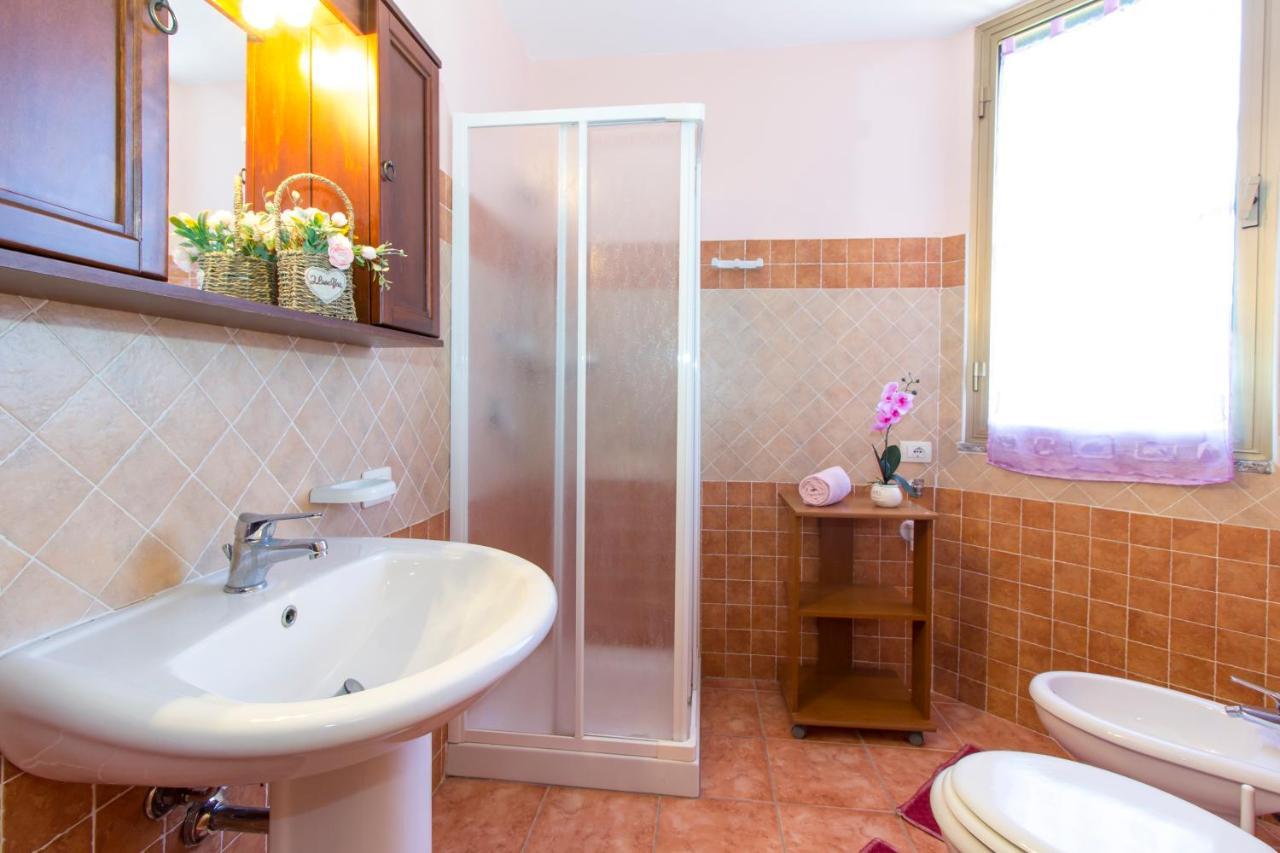 Appartamenti In Villa Con Ampio Giardino Esterno Posada  Εξωτερικό φωτογραφία