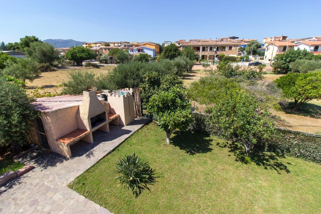 Appartamenti In Villa Con Ampio Giardino Esterno Posada  Εξωτερικό φωτογραφία