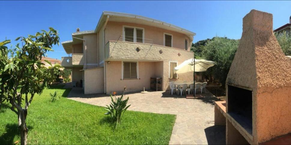 Appartamenti In Villa Con Ampio Giardino Esterno Posada  Εξωτερικό φωτογραφία