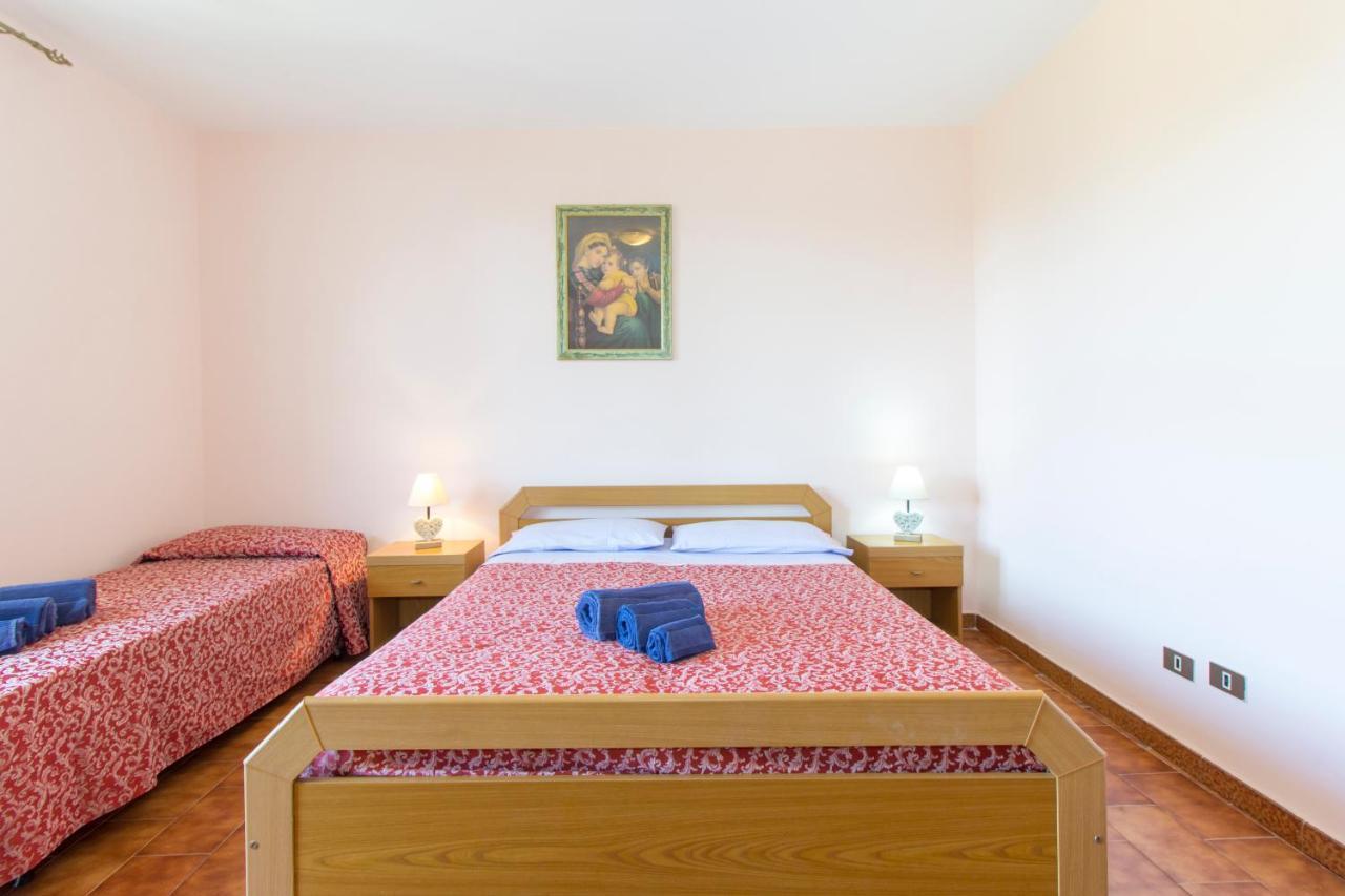 Appartamenti In Villa Con Ampio Giardino Esterno Posada  Εξωτερικό φωτογραφία