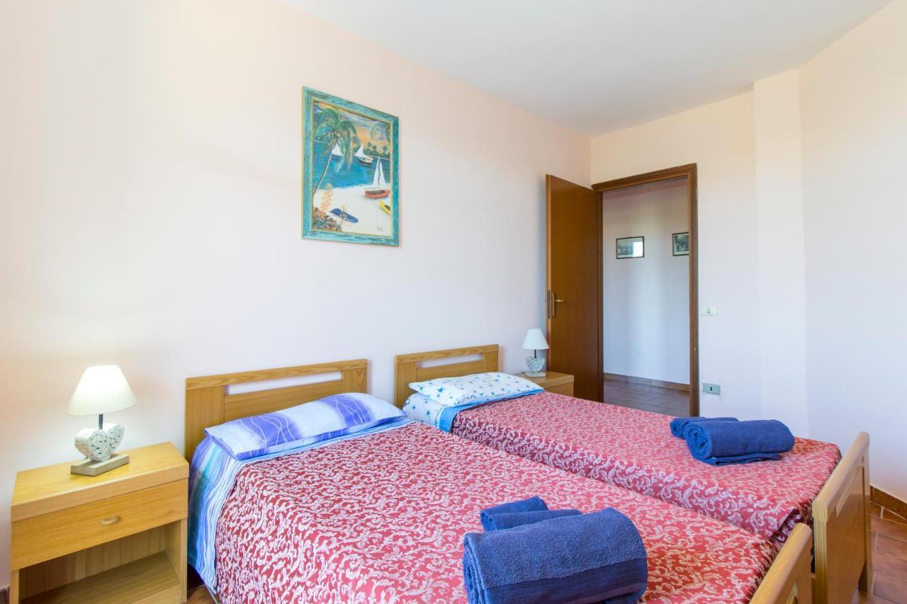 Appartamenti In Villa Con Ampio Giardino Esterno Posada  Εξωτερικό φωτογραφία