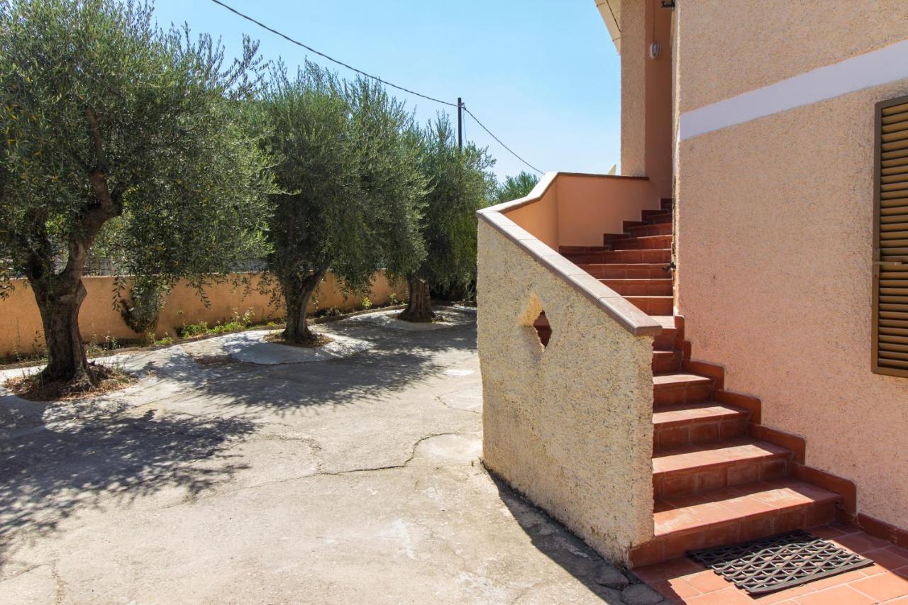 Appartamenti In Villa Con Ampio Giardino Esterno Posada  Εξωτερικό φωτογραφία