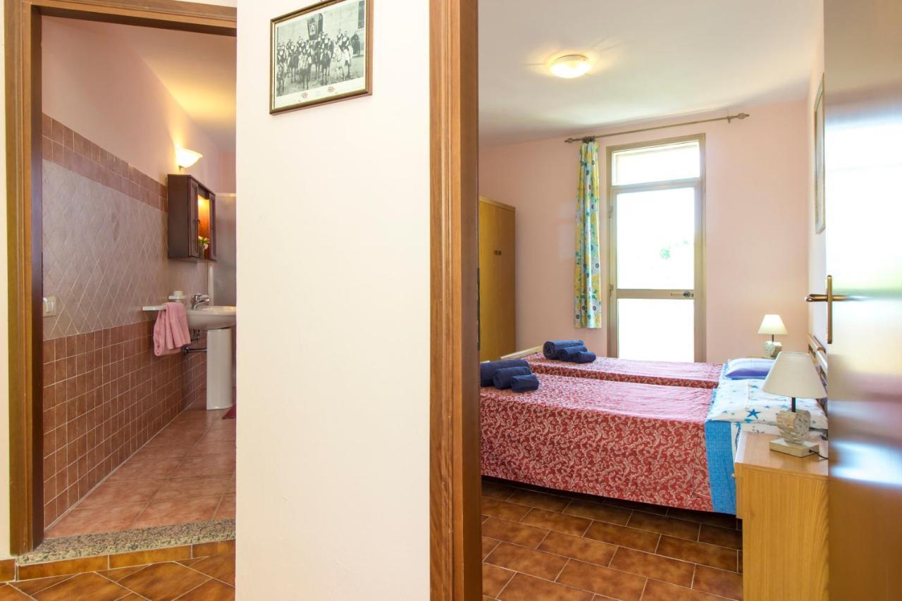Appartamenti In Villa Con Ampio Giardino Esterno Posada  Εξωτερικό φωτογραφία