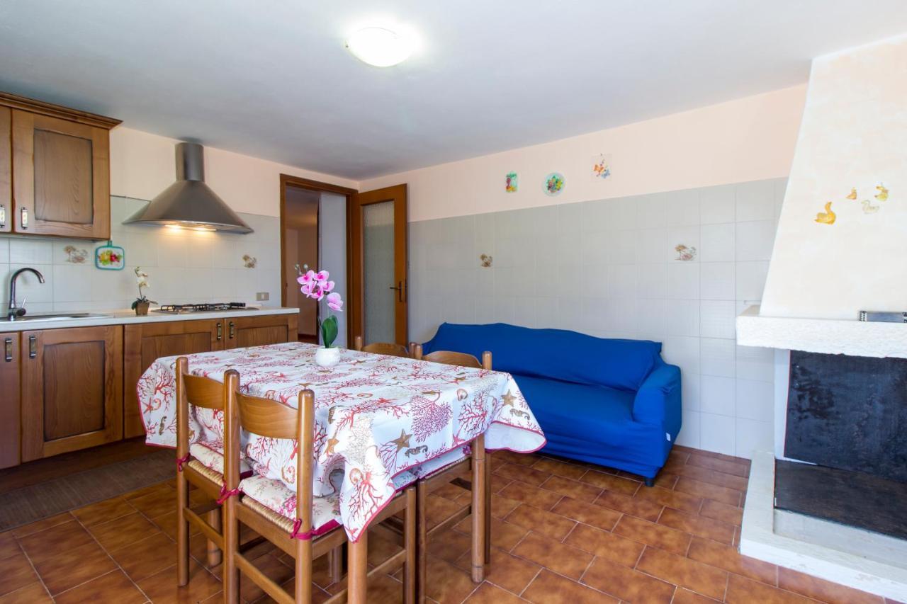 Appartamenti In Villa Con Ampio Giardino Esterno Posada  Εξωτερικό φωτογραφία