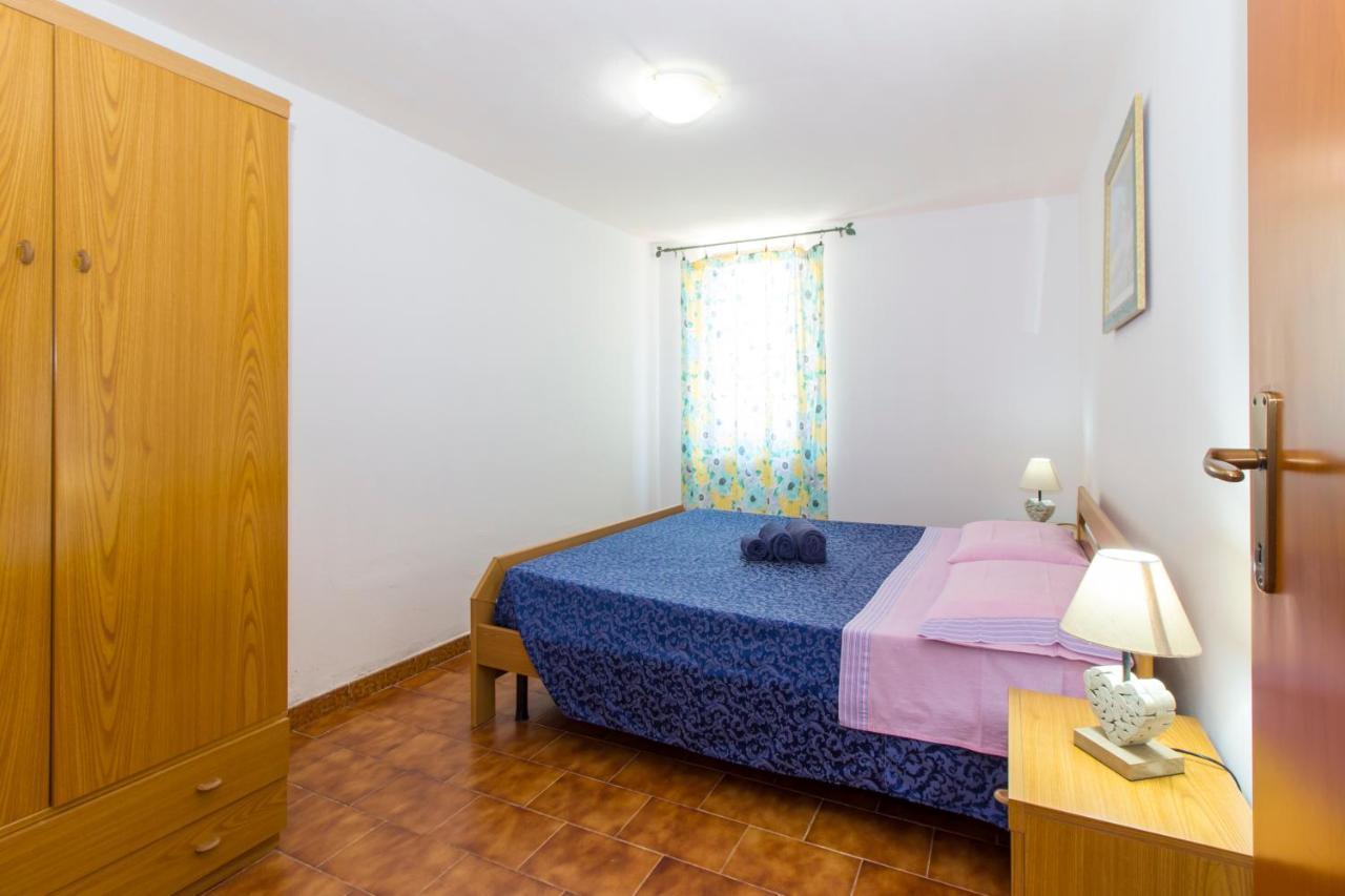 Appartamenti In Villa Con Ampio Giardino Esterno Posada  Εξωτερικό φωτογραφία