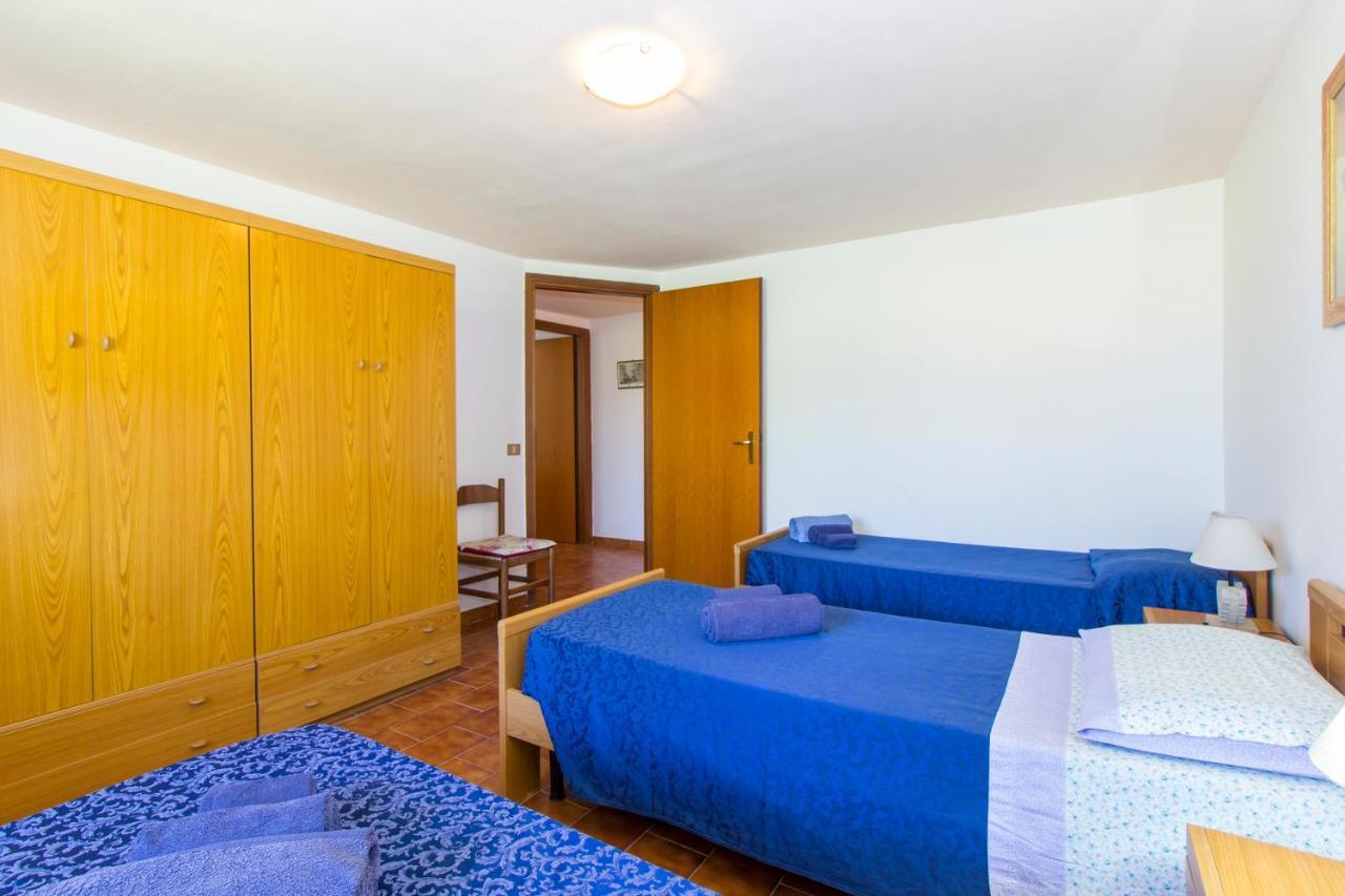 Appartamenti In Villa Con Ampio Giardino Esterno Posada  Εξωτερικό φωτογραφία