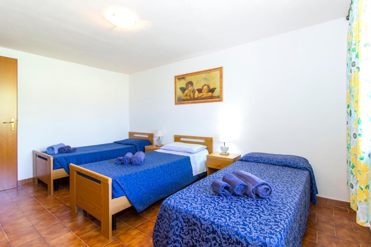 Appartamenti In Villa Con Ampio Giardino Esterno Posada  Εξωτερικό φωτογραφία