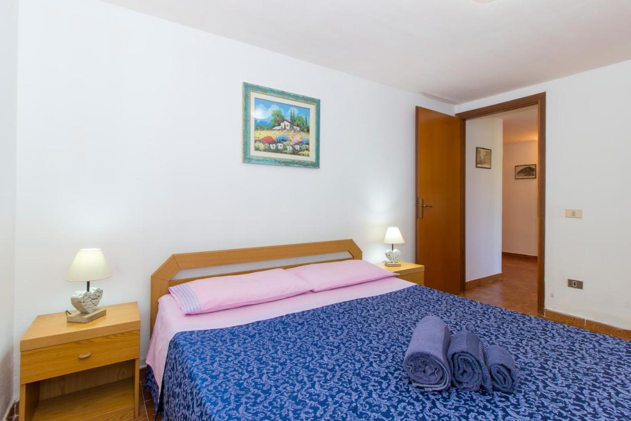 Appartamenti In Villa Con Ampio Giardino Esterno Posada  Εξωτερικό φωτογραφία
