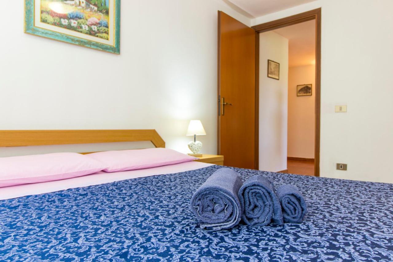 Appartamenti In Villa Con Ampio Giardino Esterno Posada  Εξωτερικό φωτογραφία