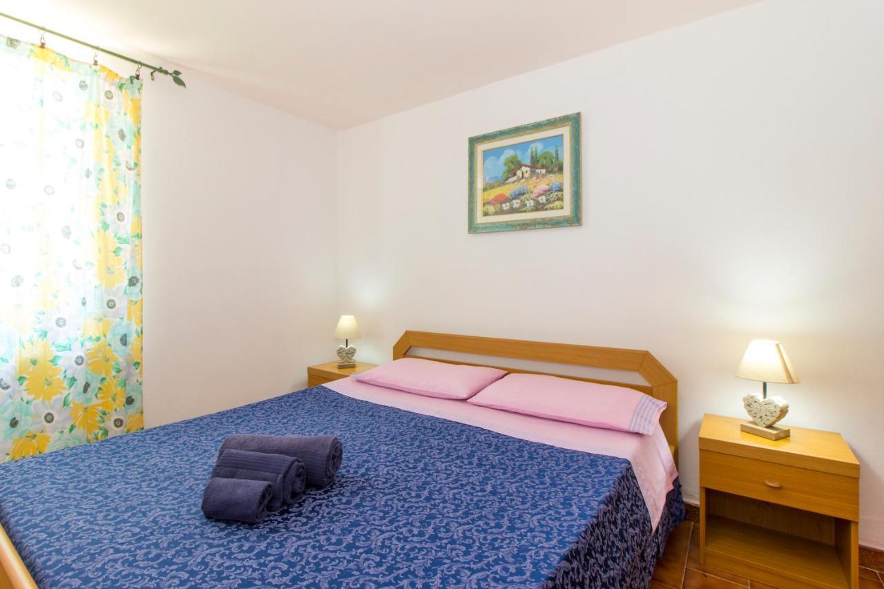 Appartamenti In Villa Con Ampio Giardino Esterno Posada  Εξωτερικό φωτογραφία