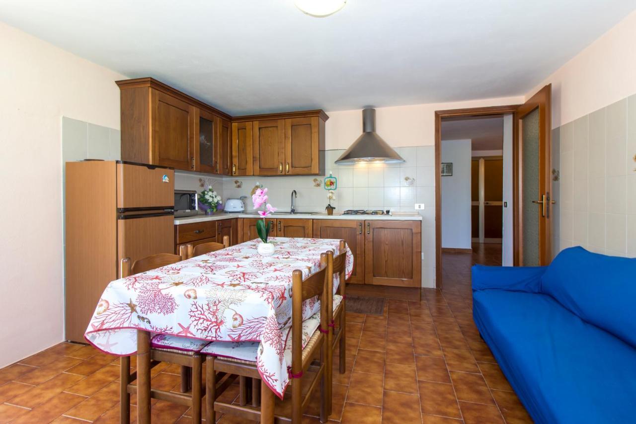 Appartamenti In Villa Con Ampio Giardino Esterno Posada  Εξωτερικό φωτογραφία